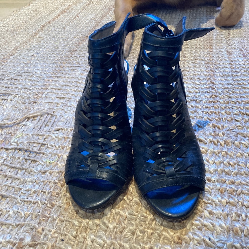 VINCE CAMUTO Heeled Sandal